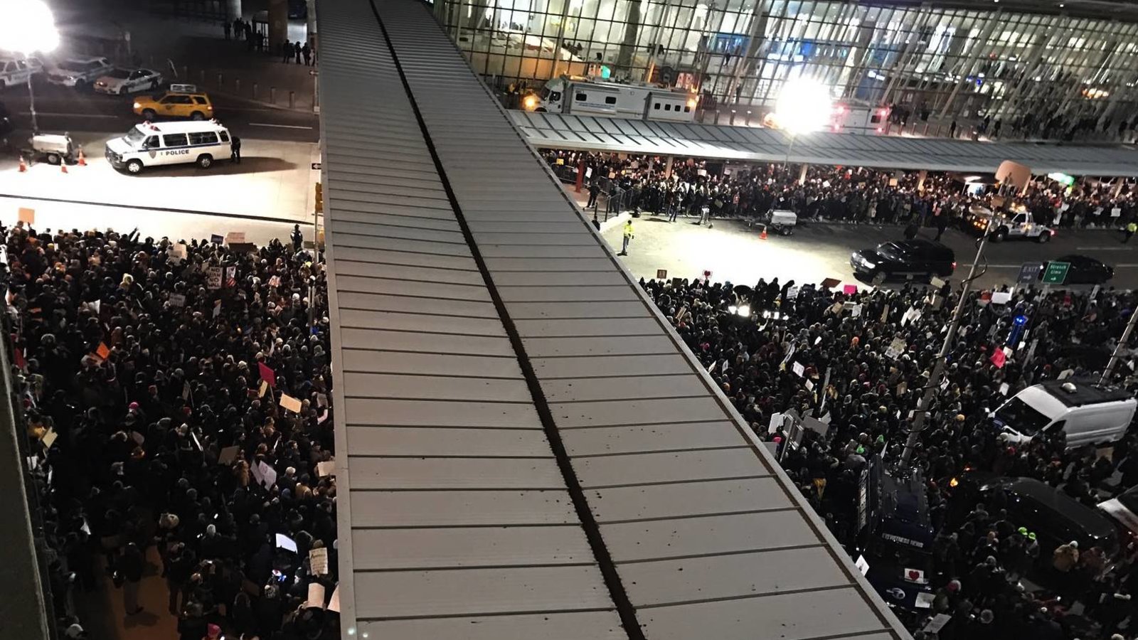 Trump-manif-aeroportJFK