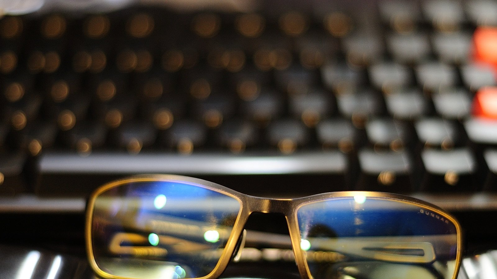 ordi-clavier-lunettes