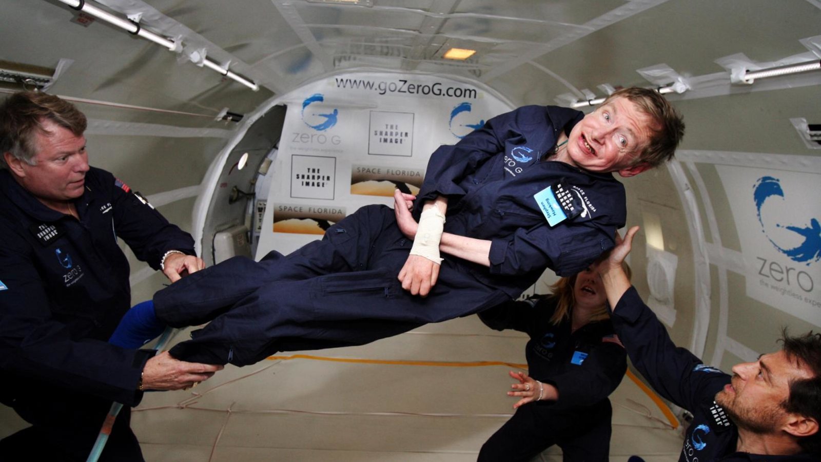 Physicist_Stephen_Hawking_in_Zero_Gravity_NASA.jpg (134.79 Ko)