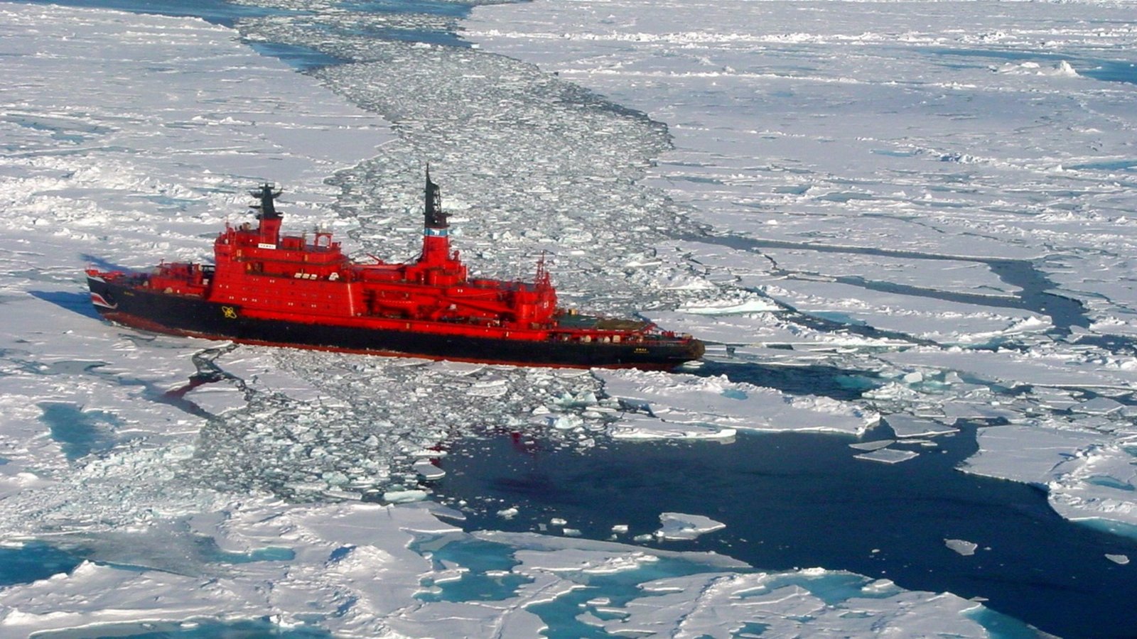 Arctique-brise-glace-russe