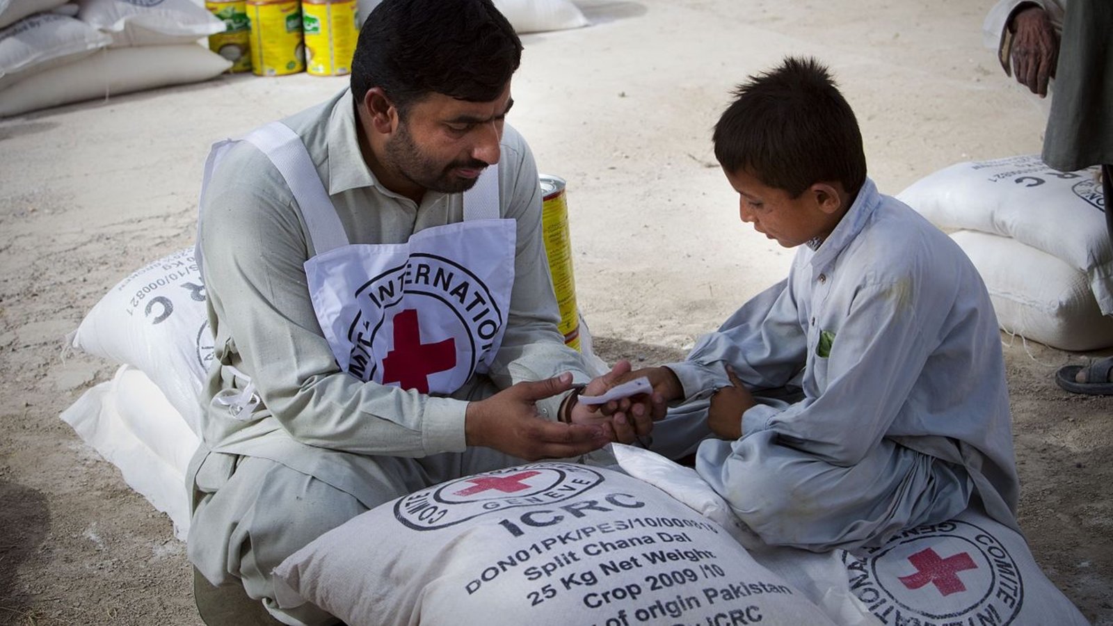 famine-Food_distribution_Pakistan.jpg