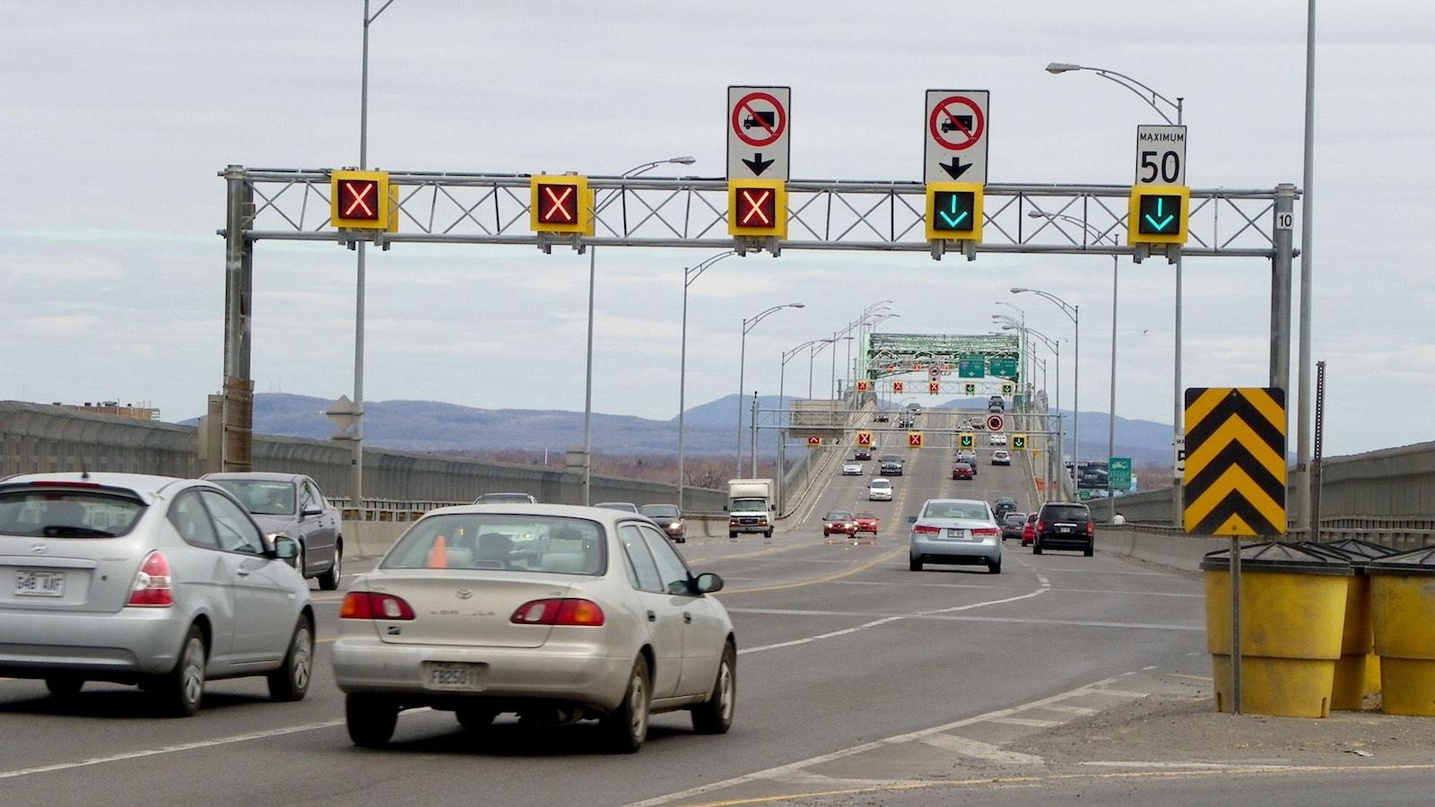 autos-pont-jacques-cartier.jpg