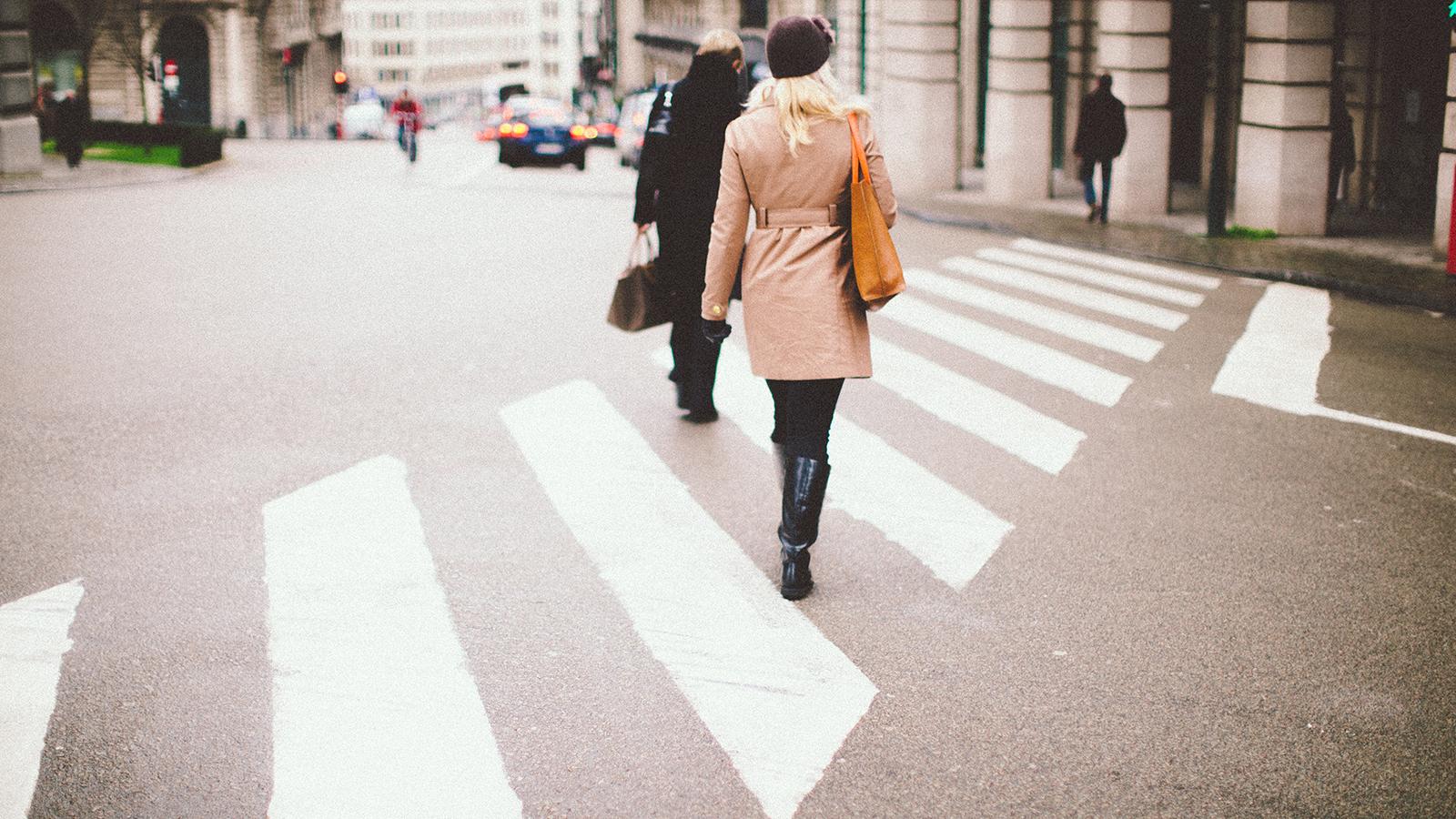 pedestrian-walking-people-road-white-traffic-720155-pxhere.com_.jpg