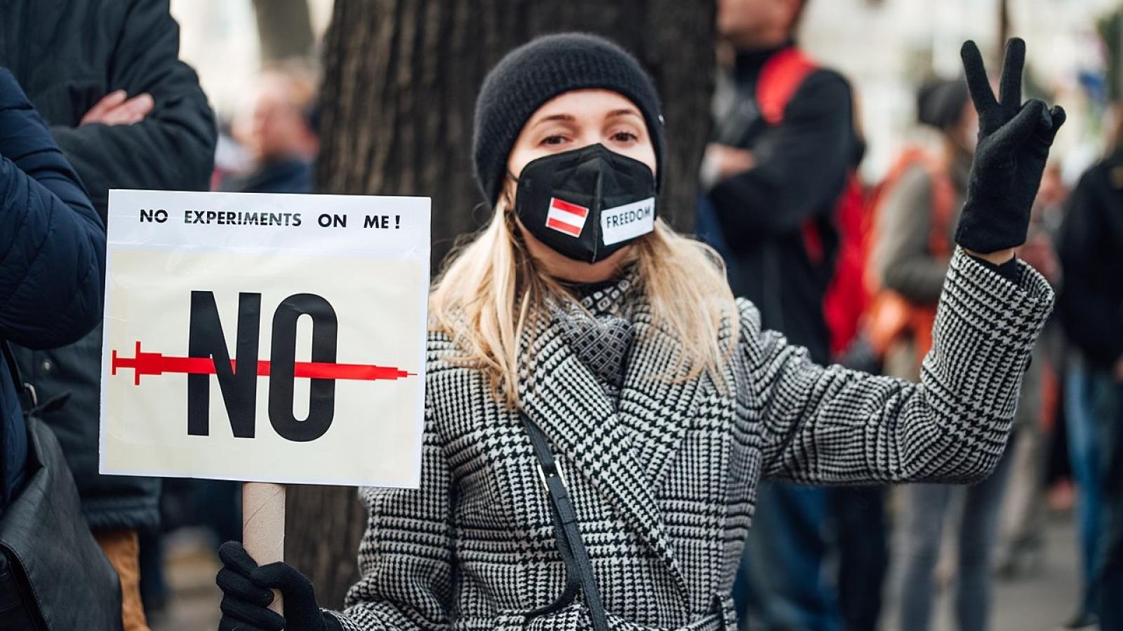 antivaccin-manif-panneau.jpg