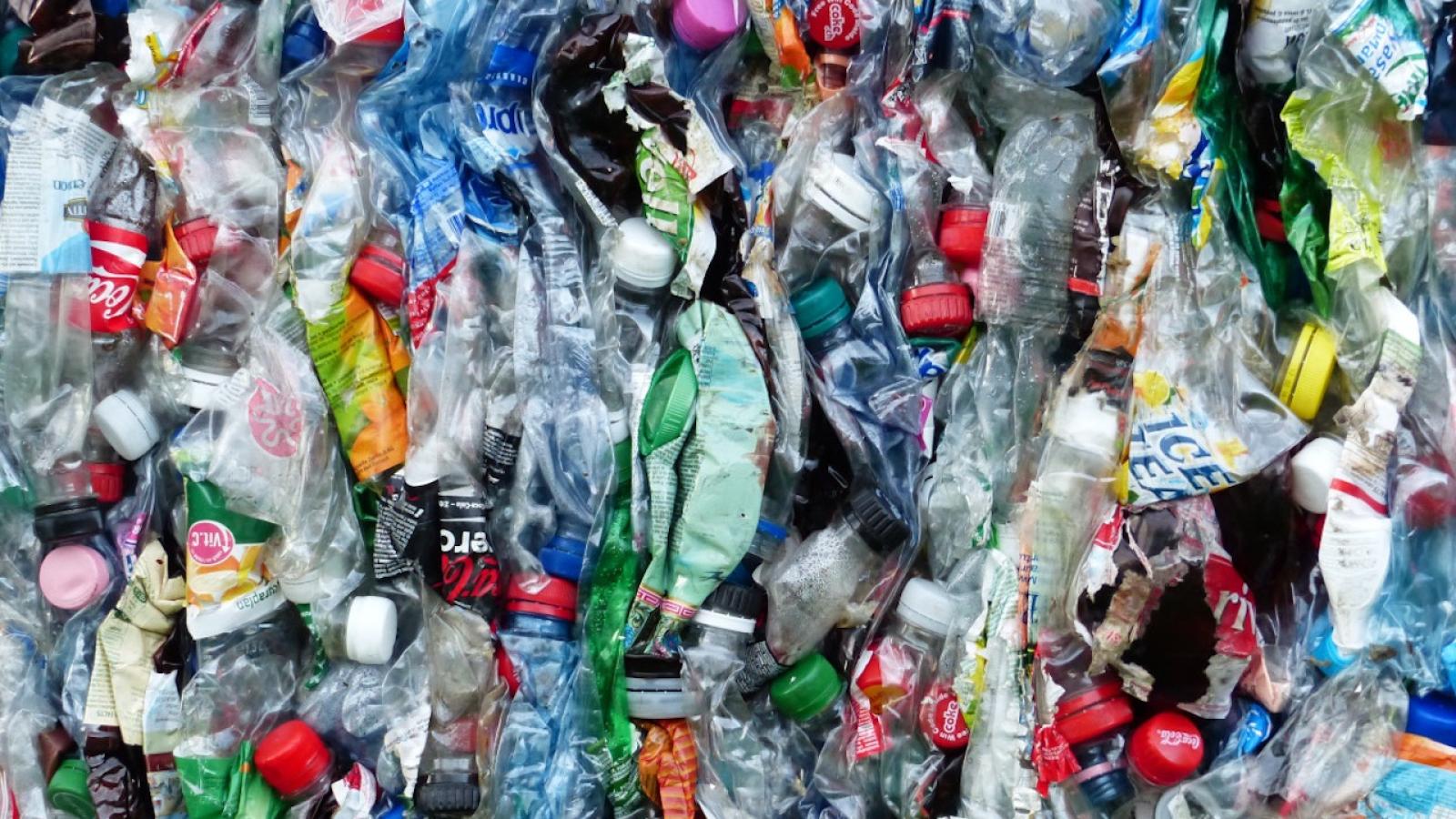 plastique-dechets-bouteilles.jpg