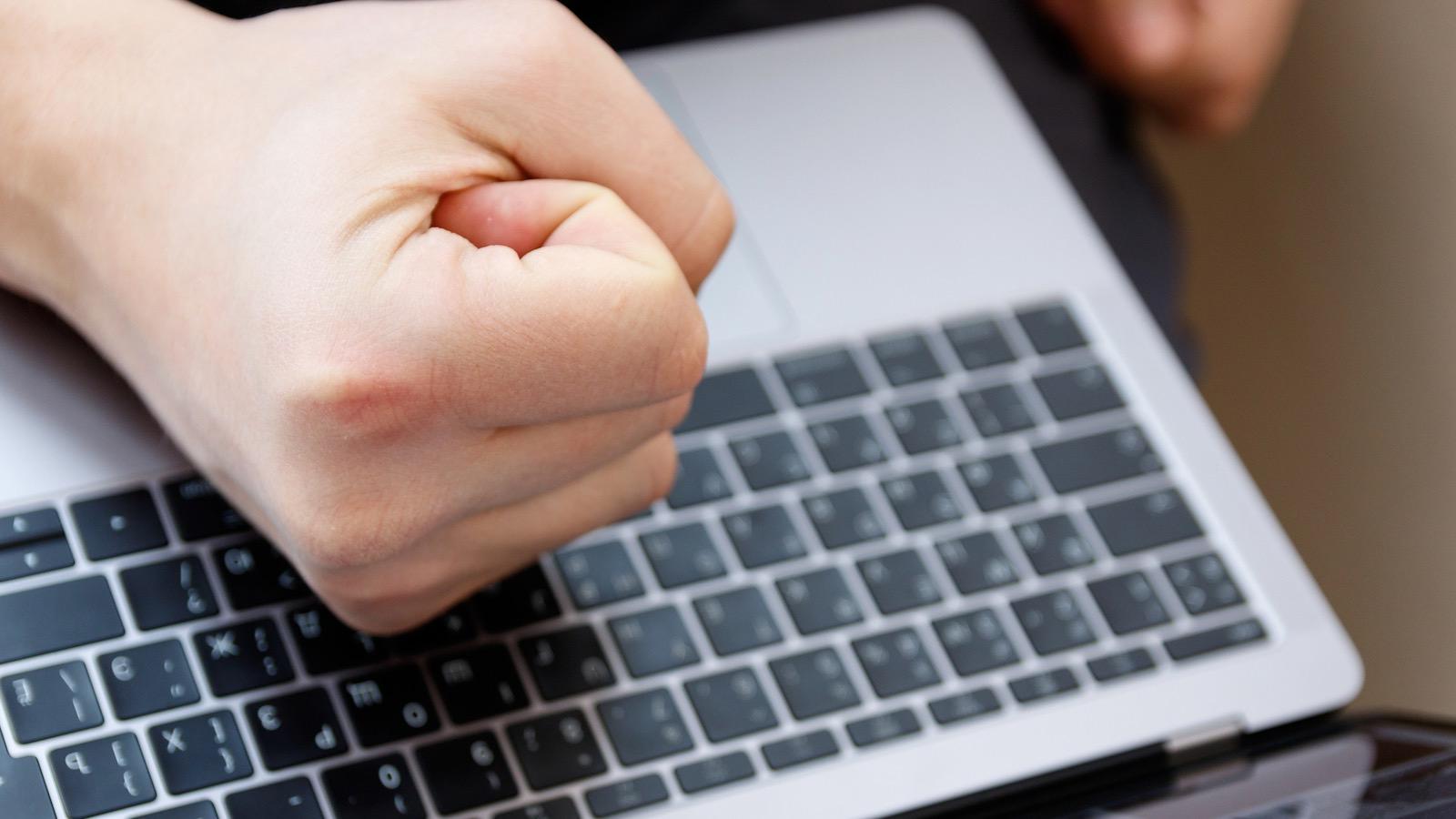 clavier-poing.jpg