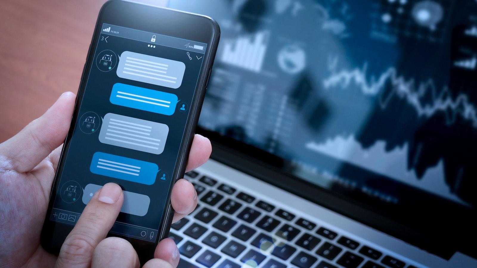 chatbot-phone-ordi.jpg