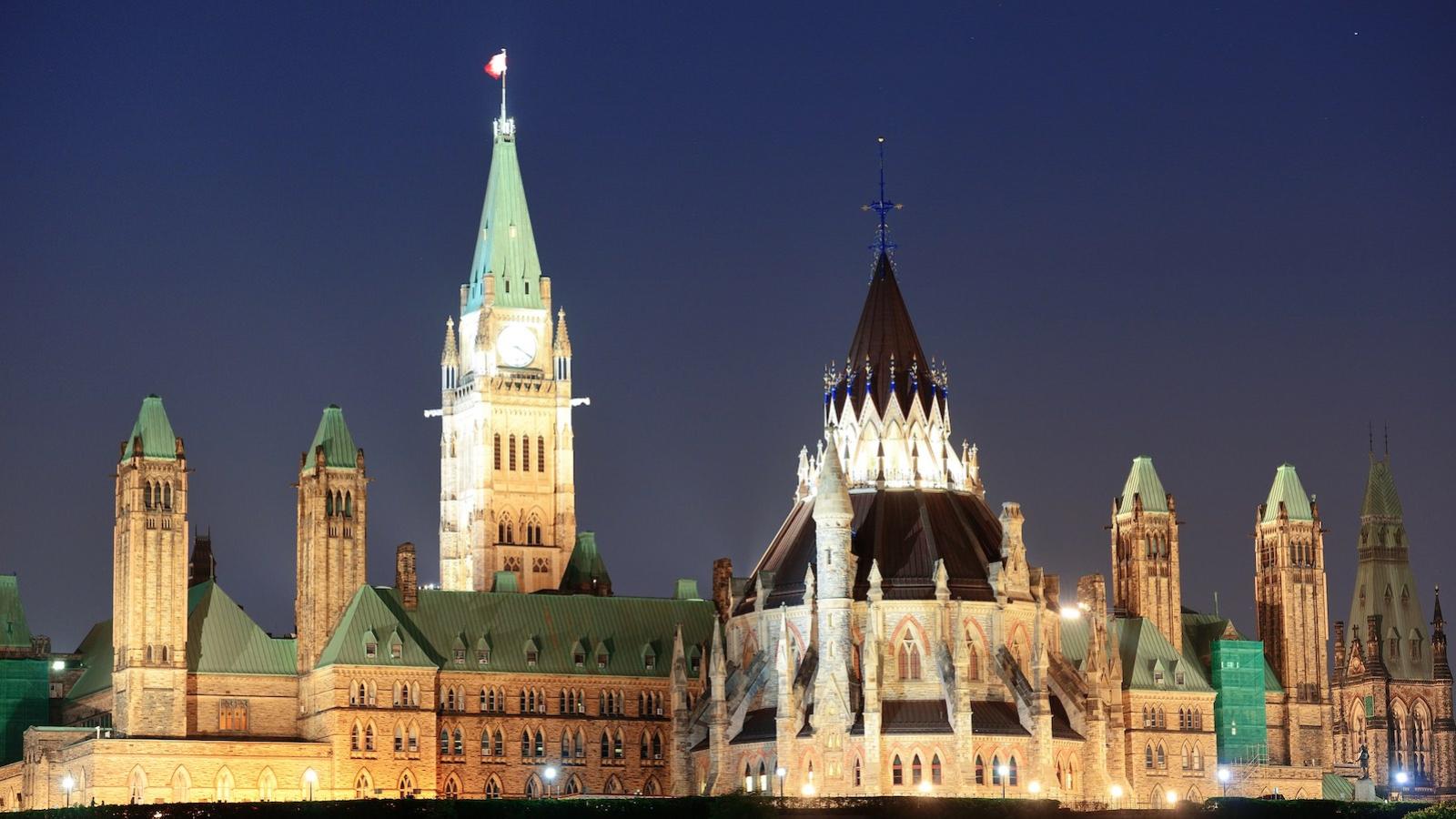 parlement-Ottawa-nuit.jpg