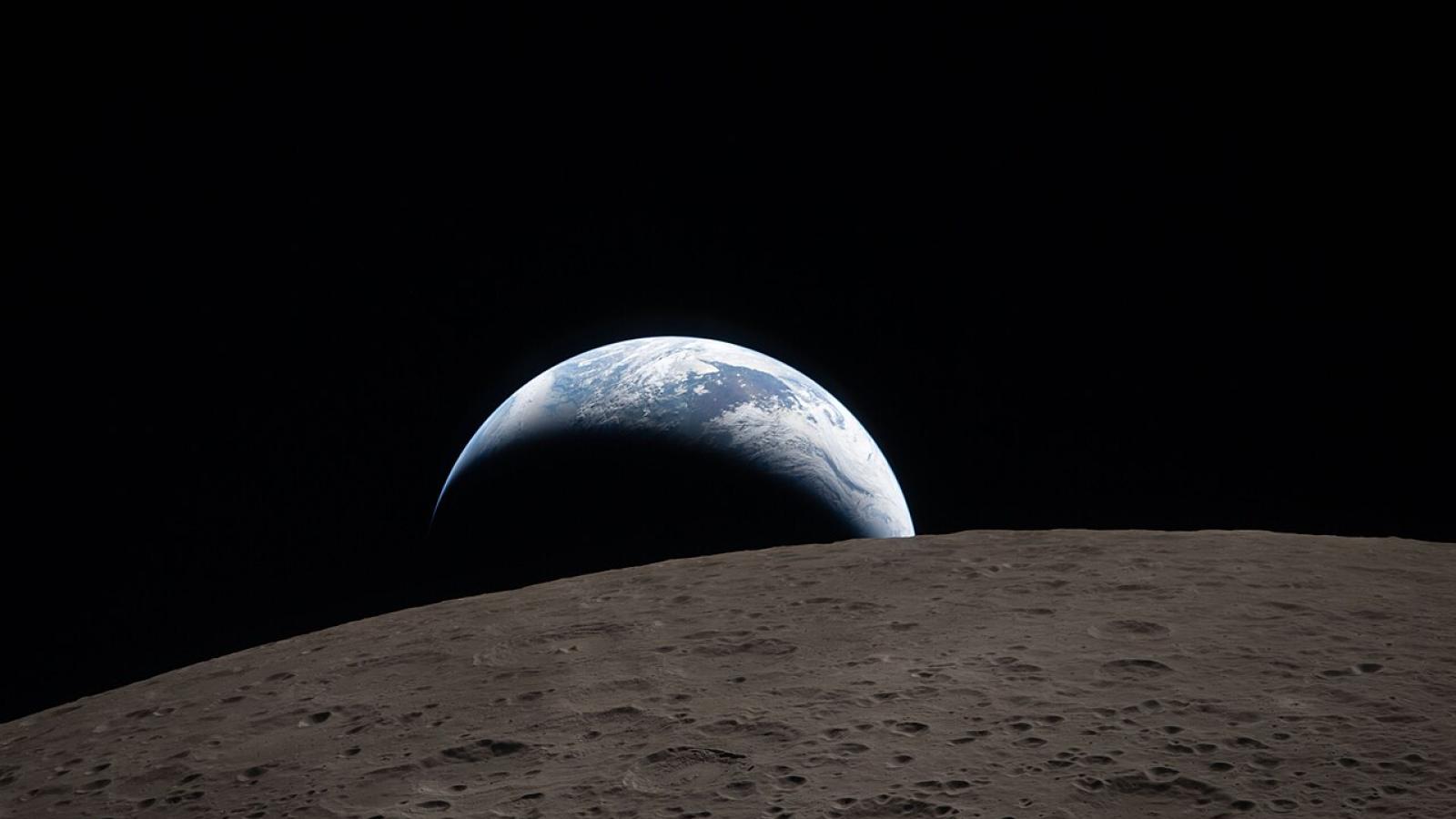 1280px-Earthset_(art002e009288).jpg