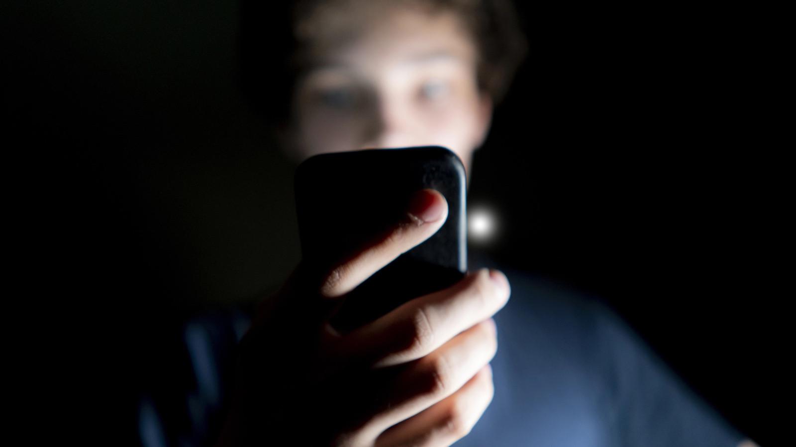 telephone-nuit-homme.jpg