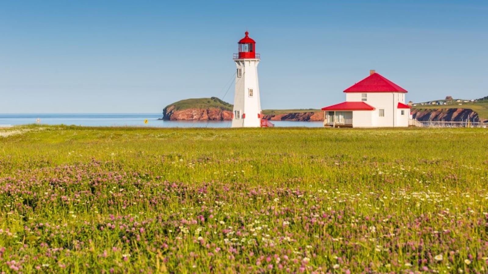 Ile-de-la-Madeleine-phare.jpg