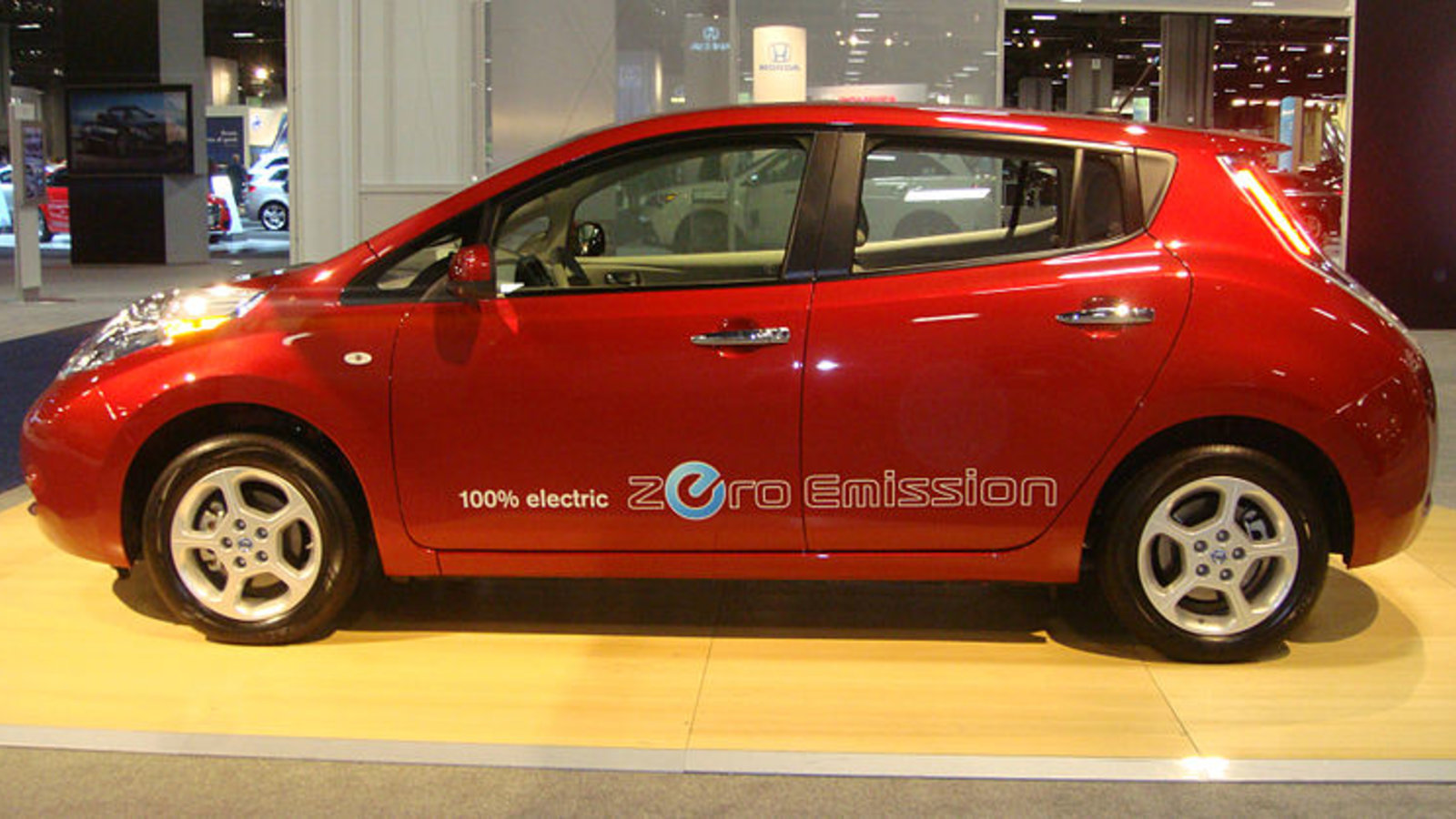 1116800px-2011_nissan_leaf_was_2011_1040.jpg