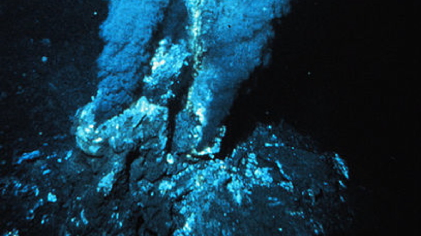 407px-blacksmoker_in_atlantic_ocean.jpg