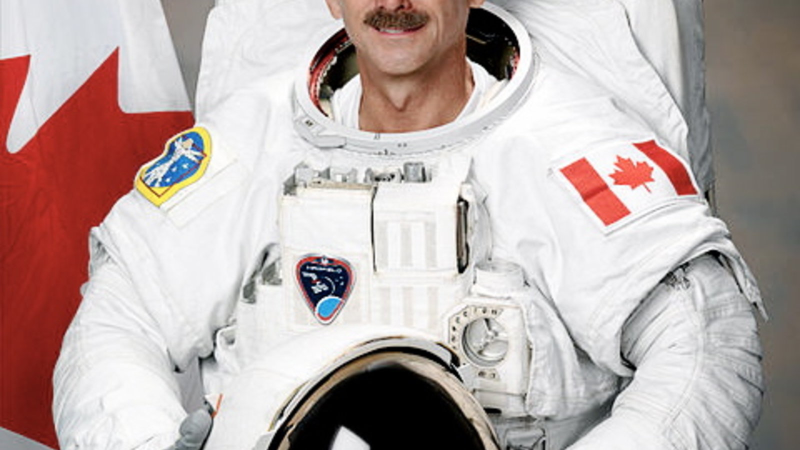 480px-chris_hadfield_2011.jpg