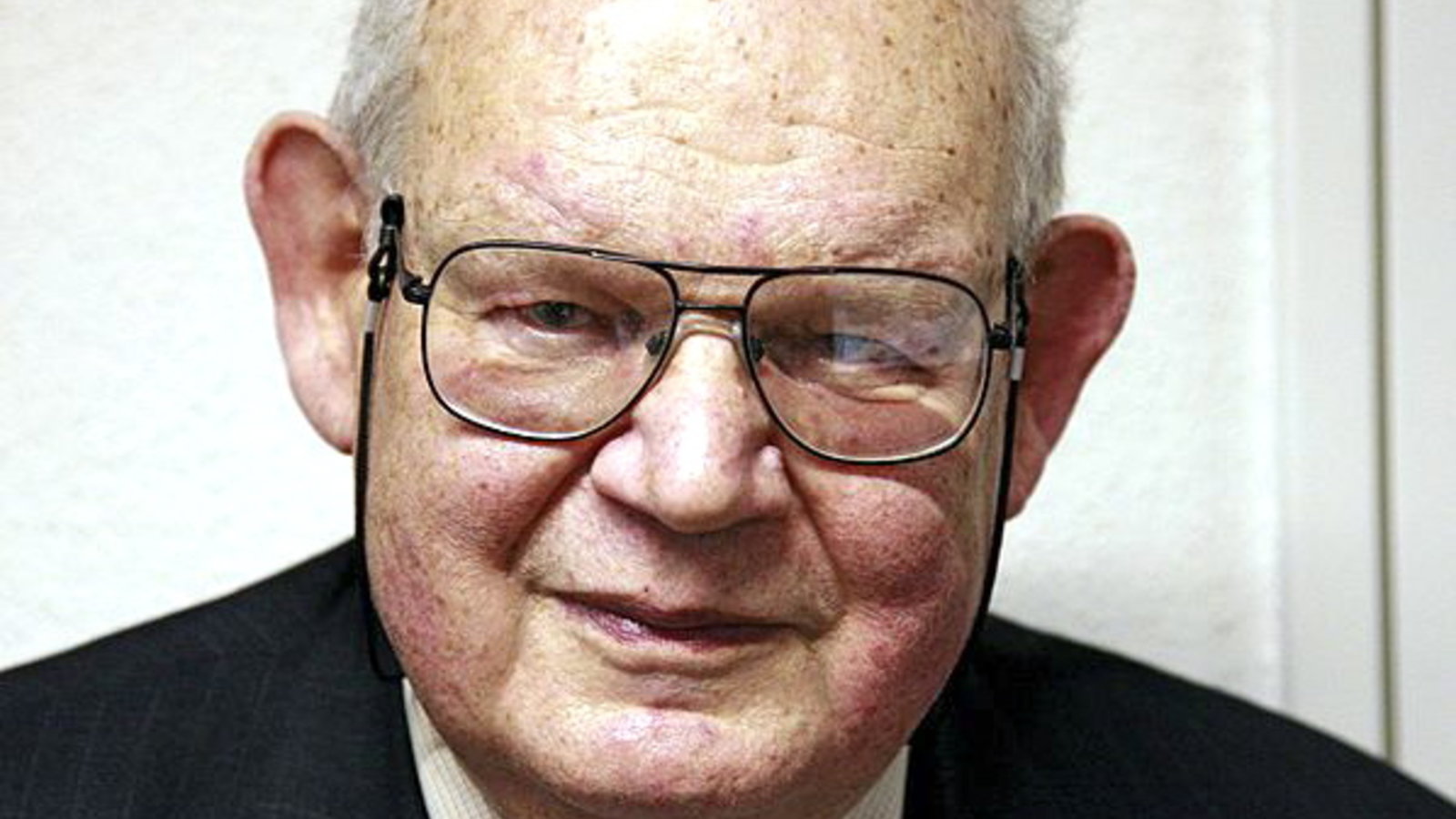 599px-benoit_mandelbrot_mg_1804.jpg
