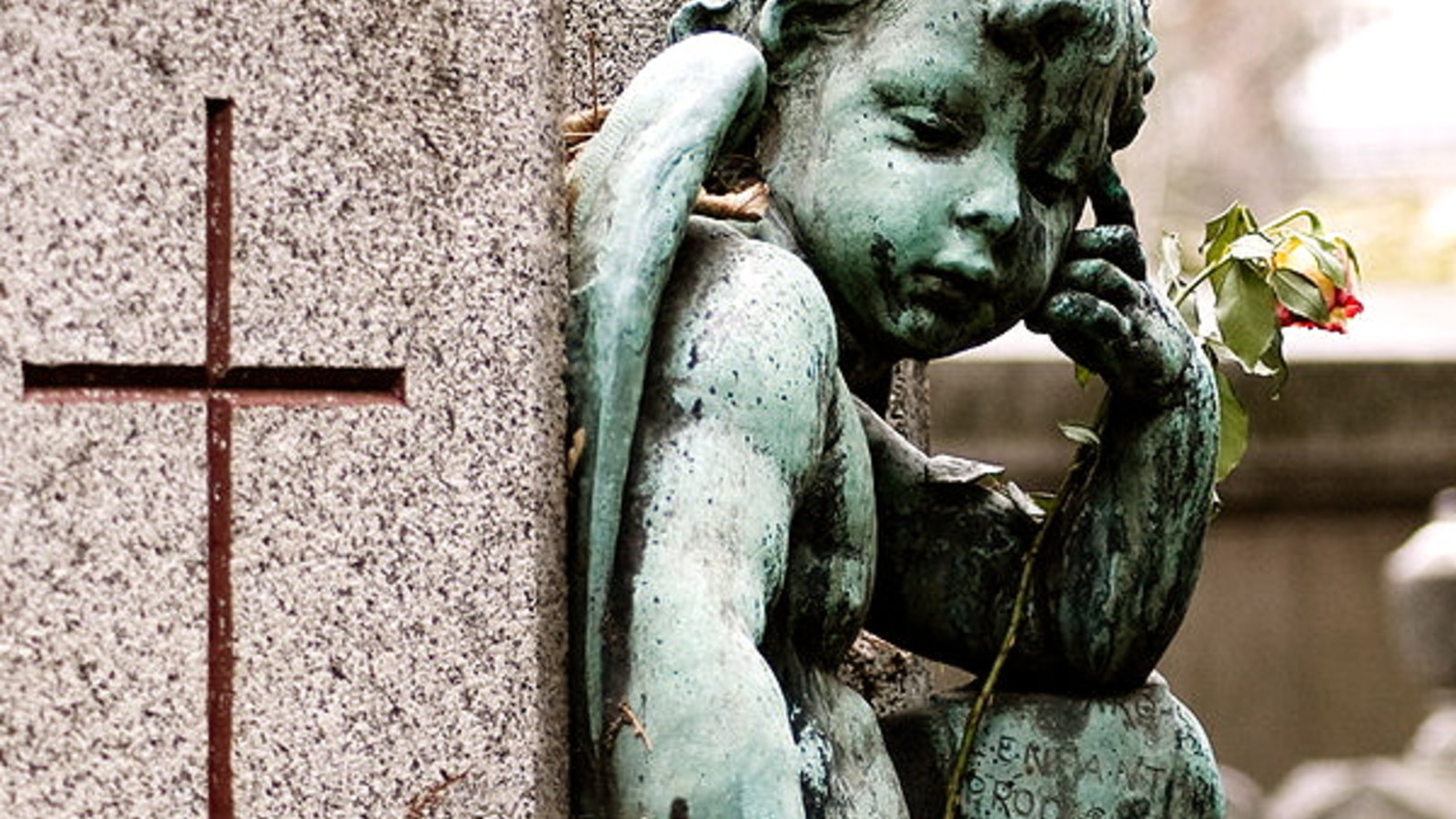 741px-pere_lachaise_detail.jpg