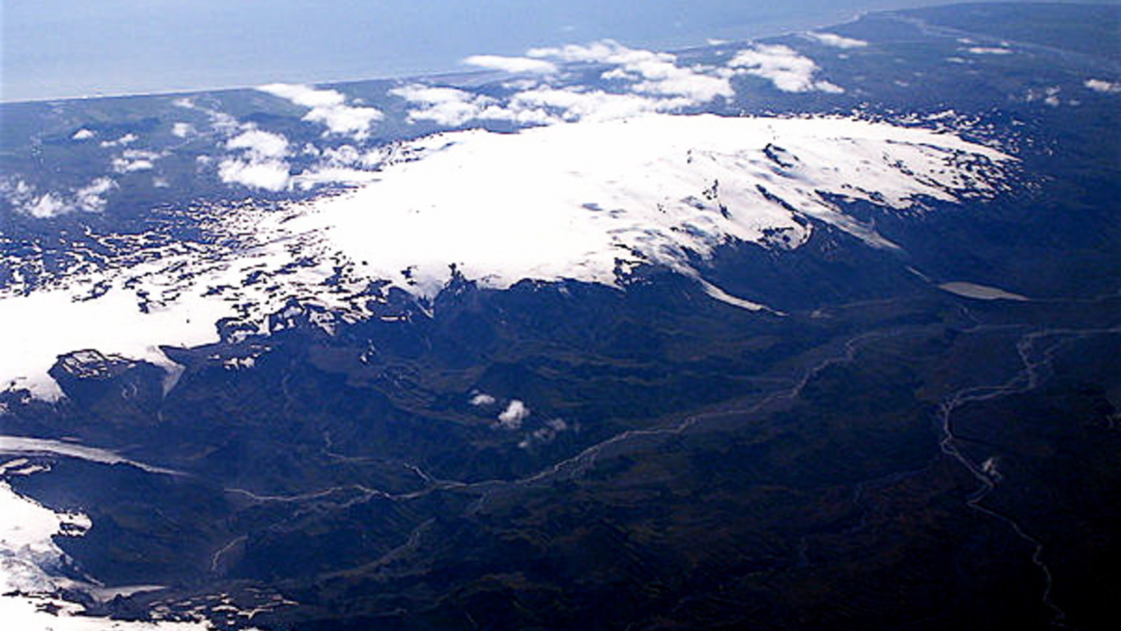 800px-Thorsmork_Eyjafjallajokull_1_Iceland.JPG