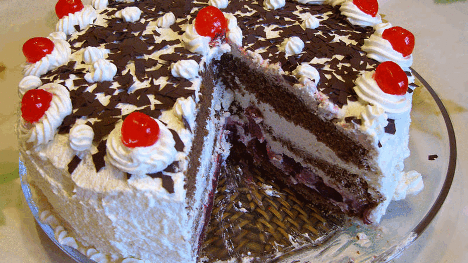 800px-black_forest_gateau.gif