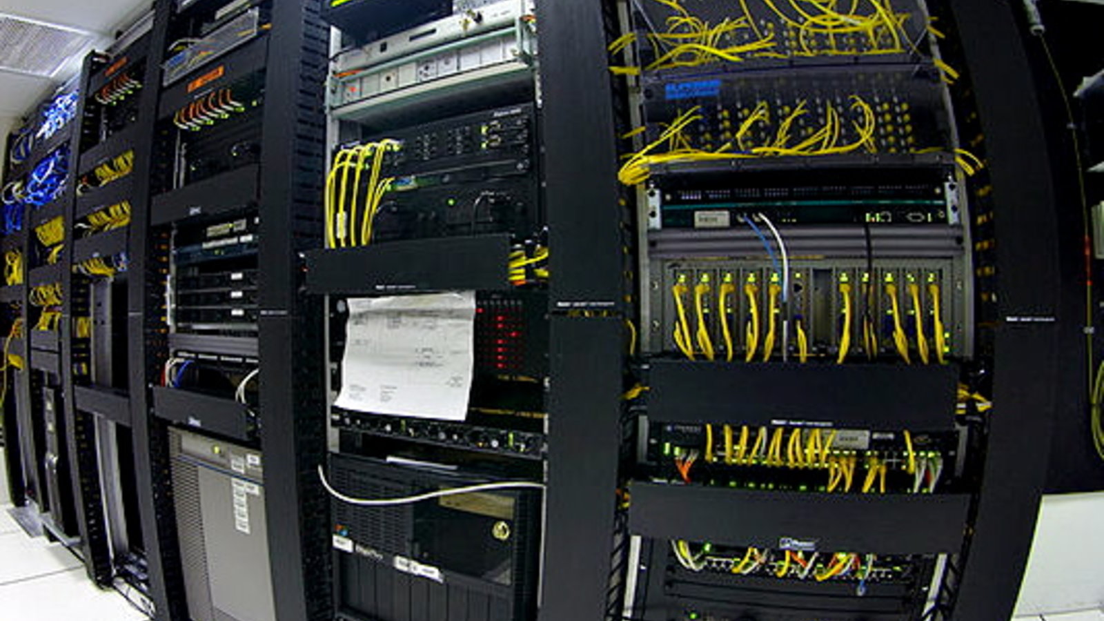 800px-datacenter-telecom.jpg