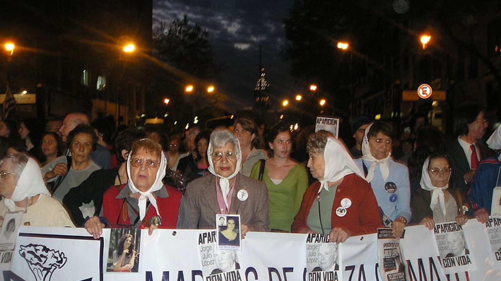 800px-madres-fundadora-oct2006.jpg