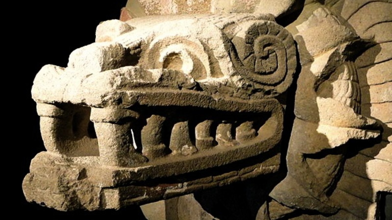 800px-quetzalteotihuacan.jpg