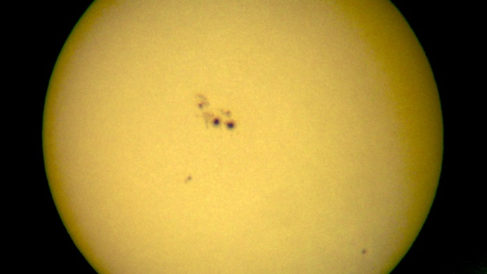 Sun_projection_with_spotting-scope.jpg