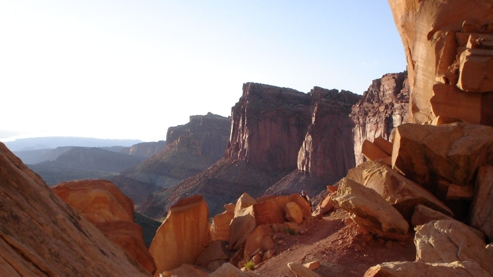 capitol_reef_cliffs_11.jpg