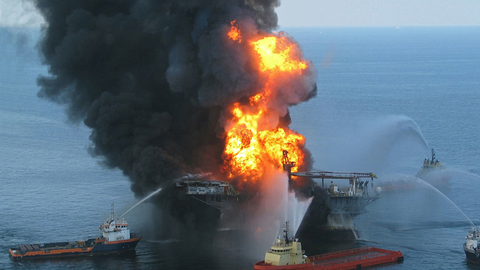 deepwater_horizon_offshore_drilling_unit_on_fire_2010.jpg