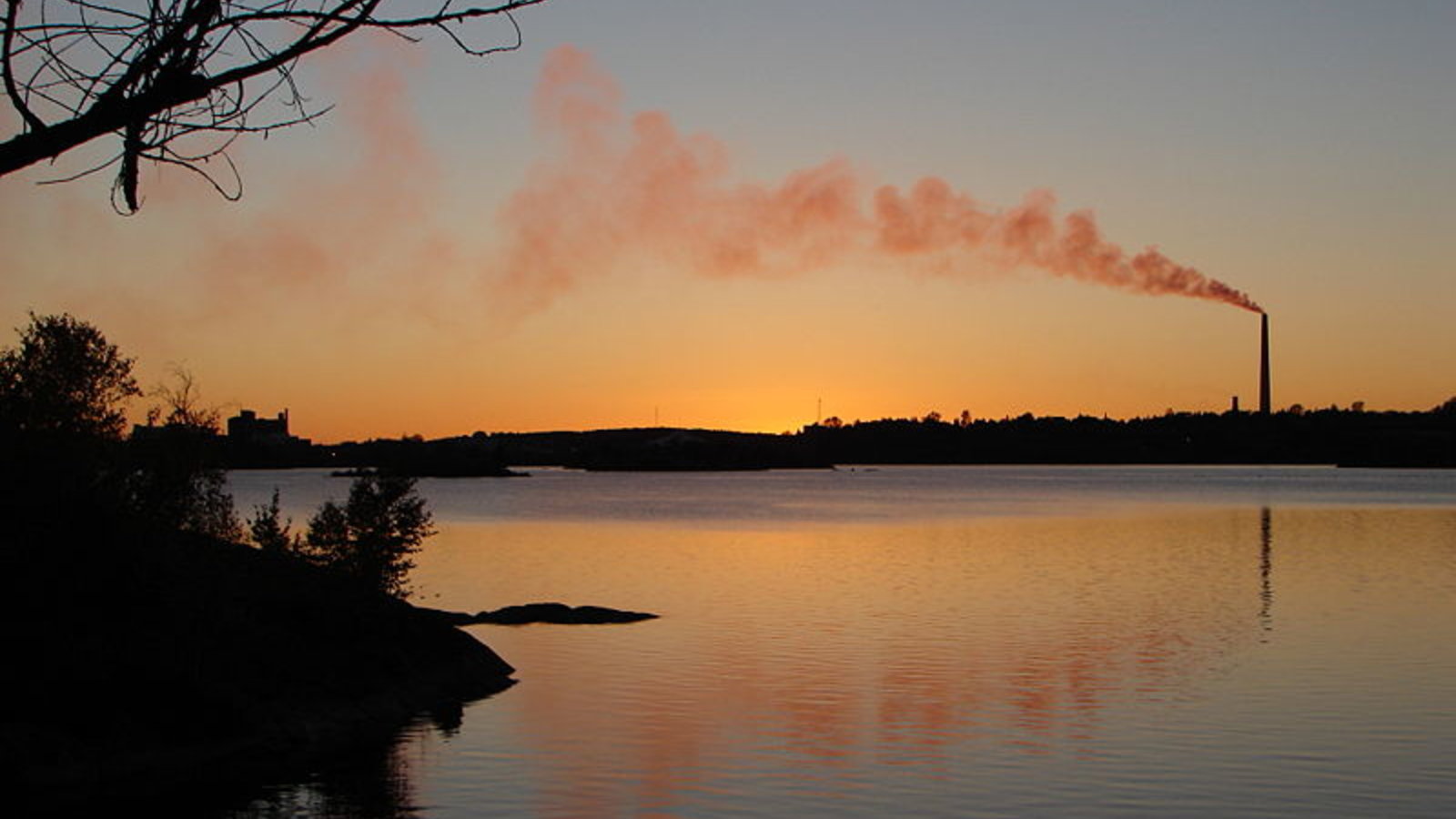 sudbury_ontario_lake_p199_wc.jpg