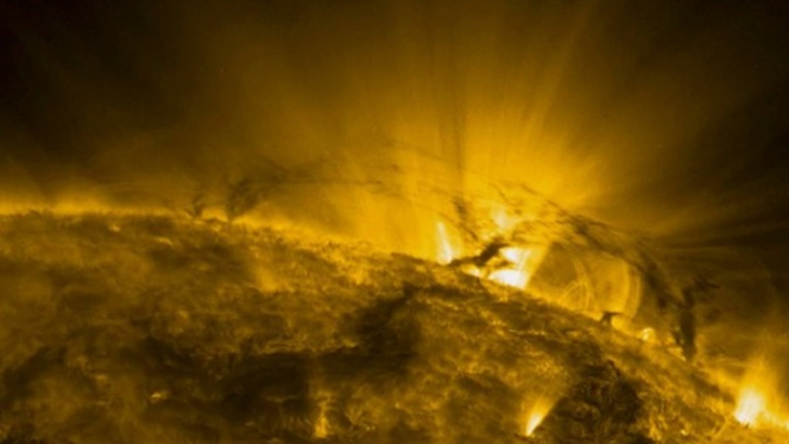 tornade-soleil-sdo-110212_thumb1.jpg