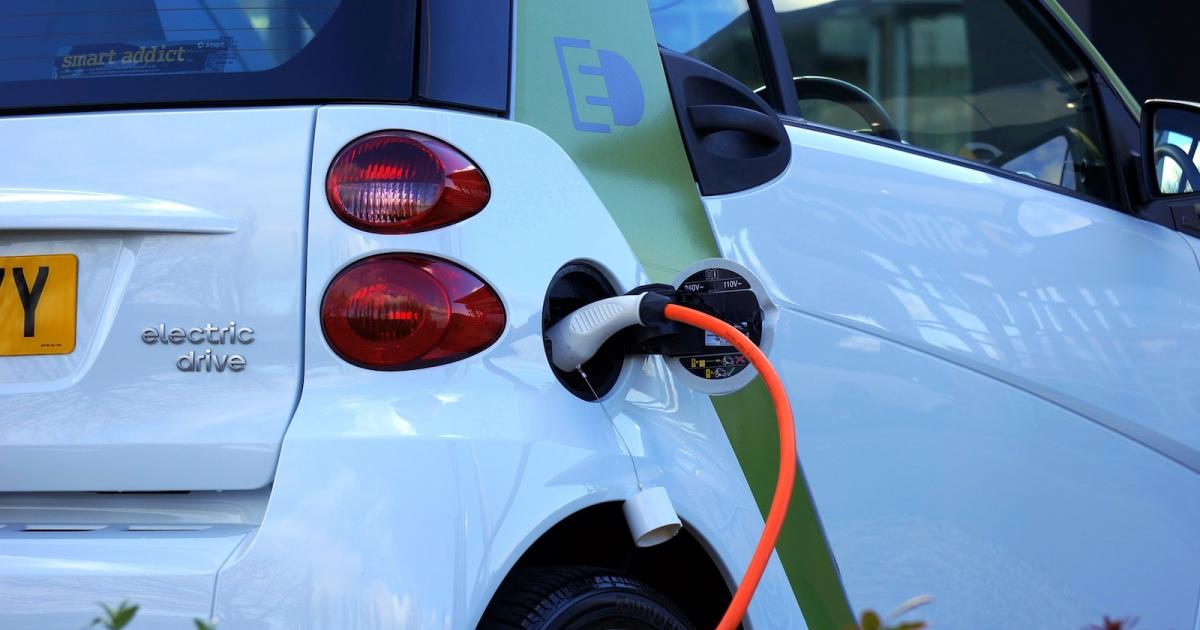 Pour abaisser le prix de l’essence, passez aux voitures électriques