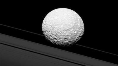 Mimas-anneaux--Saturne.jpg