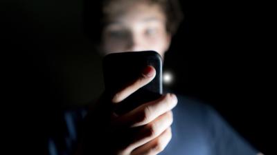 telephone-nuit-homme.jpg