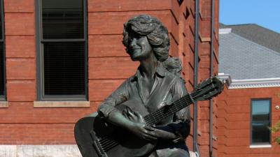 DollyParton-statue.jpeg