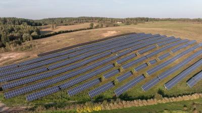 panneaux-solaires-plantations.jpeg