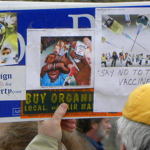 vaccin-manif-antivaccin