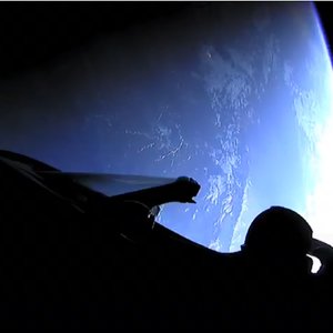 SpaceX-Tesla-orbite