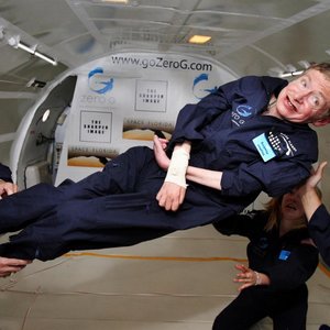 Physicist_Stephen_Hawking_in_Zero_Gravity_NASA.jpg (134.79 Ko)