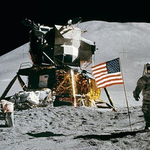 homme sur la Lune.jpg (252.48 Ko) 