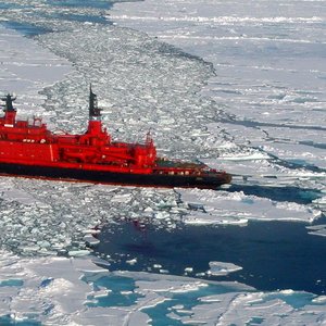 Arctique-brise-glace-russe