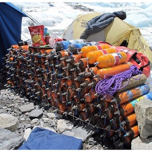 bouteilles-oxygene-Everest.jpg