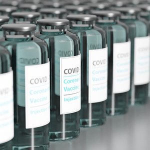vaccinsCOVID-bouteilles.jpg