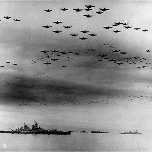 Avions Tokyo 2 sept 1945 (US Navy).png