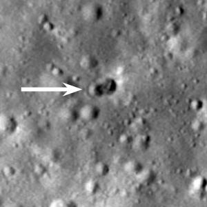 Lune-2cratères-fusee.jpg
