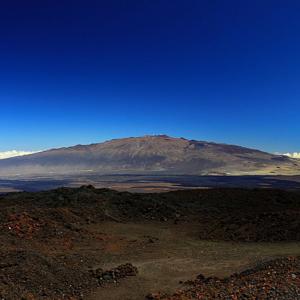 Mauna_Kea_from_Mauna_Loa_Observatory,_Hawaii_-_20100913.jpg