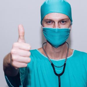 doctor-gfe930f77e_1920.jpg