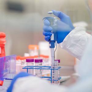 COVID-depistage-labo.jpg