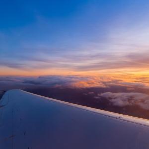 avion-coucher-soleil.jpg