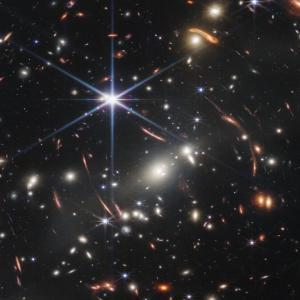 Galaxies-JWST-champ-profond.jpg