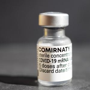 Vaccin-ARN-fiole.jpg